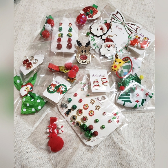 Christmas Stocking Stuffers Accessories Bundle Of 15 Pieces - Picture 2 of 3